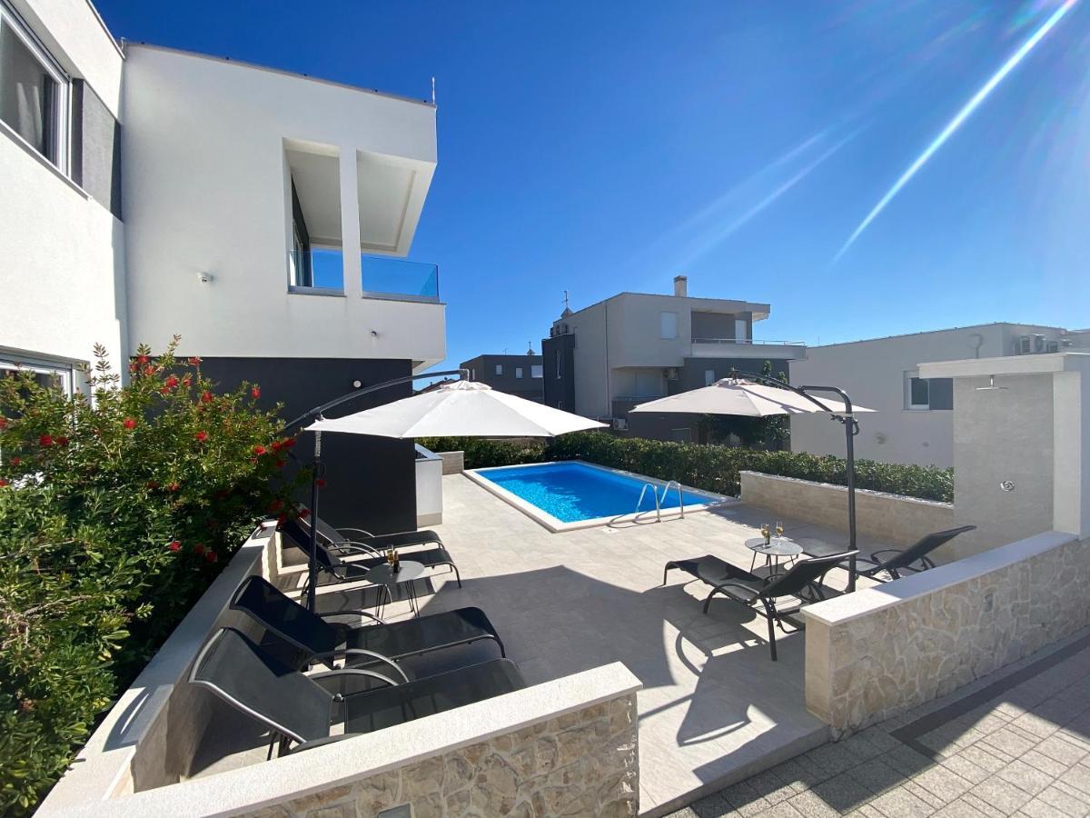 Fantasy Pool Villa Novalja Exterior photo